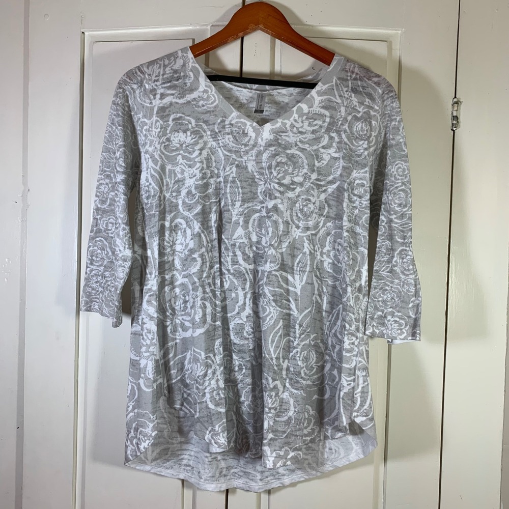 Whimsy Rose Gray White Floral T Shirt Small Clean‎ Girl USA Soft Loungewear